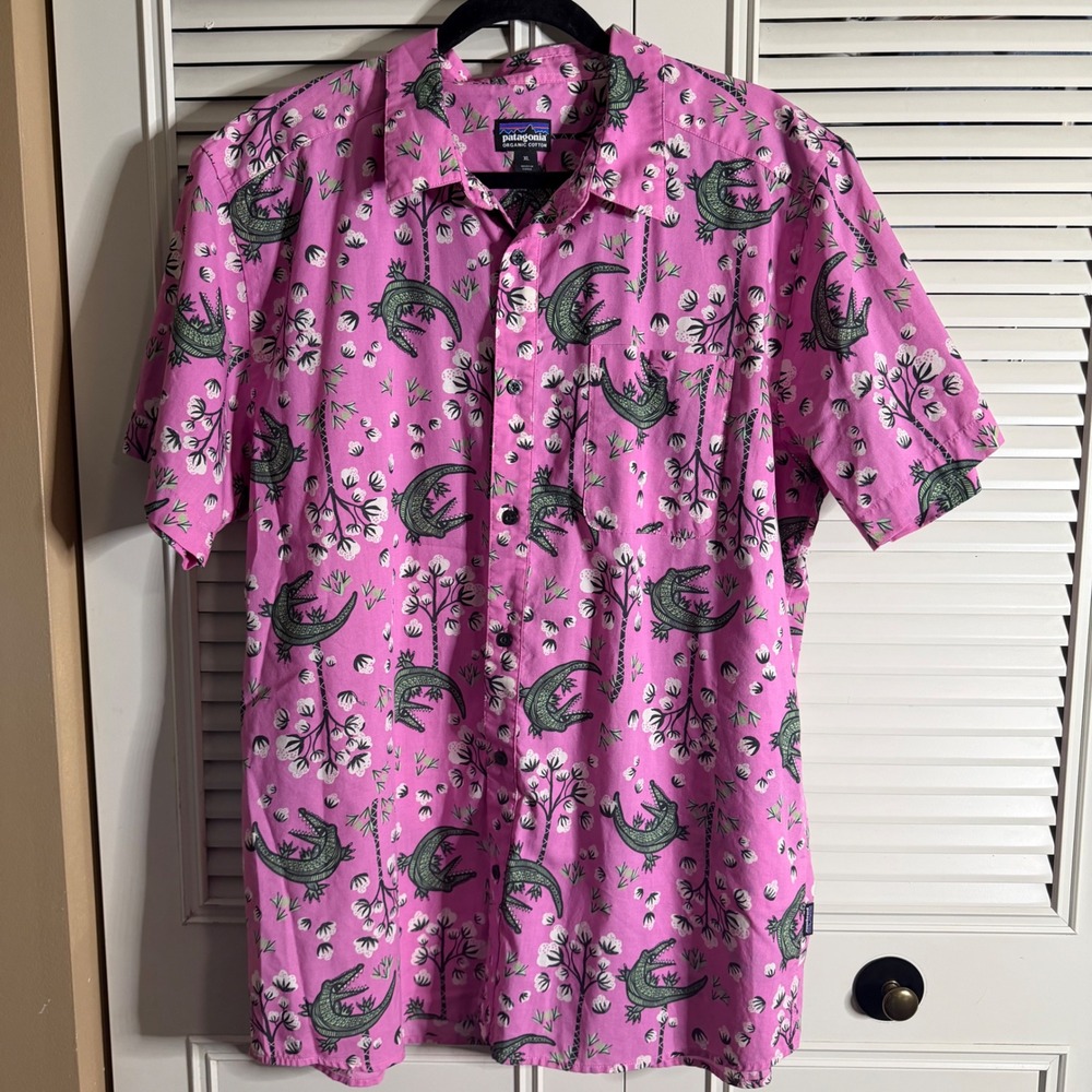 Patagonia Go To Shirt Mens XL Pink Alligator Crocodile Floral Rare Button Down